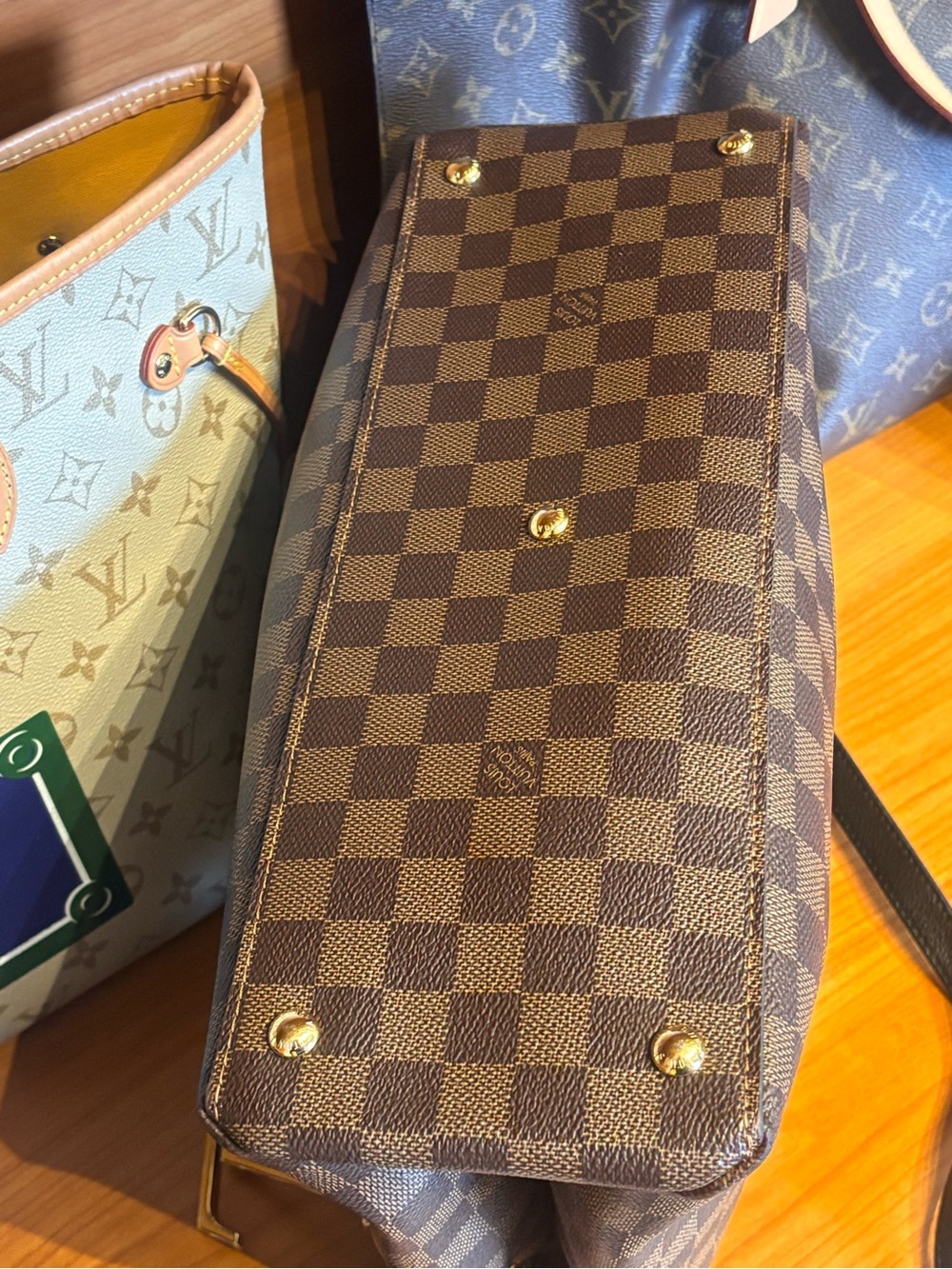 Gorgeous Louis Vuitton Riverside - Picture 3 of 16